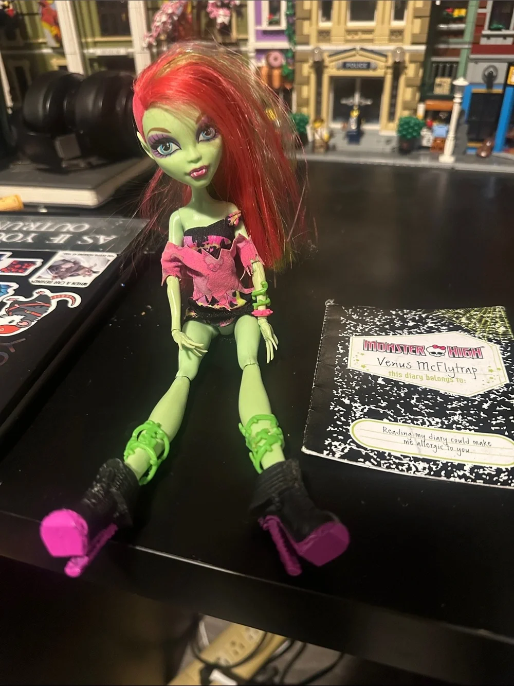 Monster High G1 Venus McFlytrap Doll with book